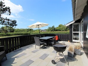Outdoor dining - "Kadir" - 500m from the sea by Interhome (Blåvand)