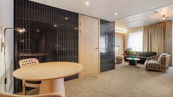 Deluxe Double Room | Hypo-allergenic bedding available, pillowtop beds, minibar