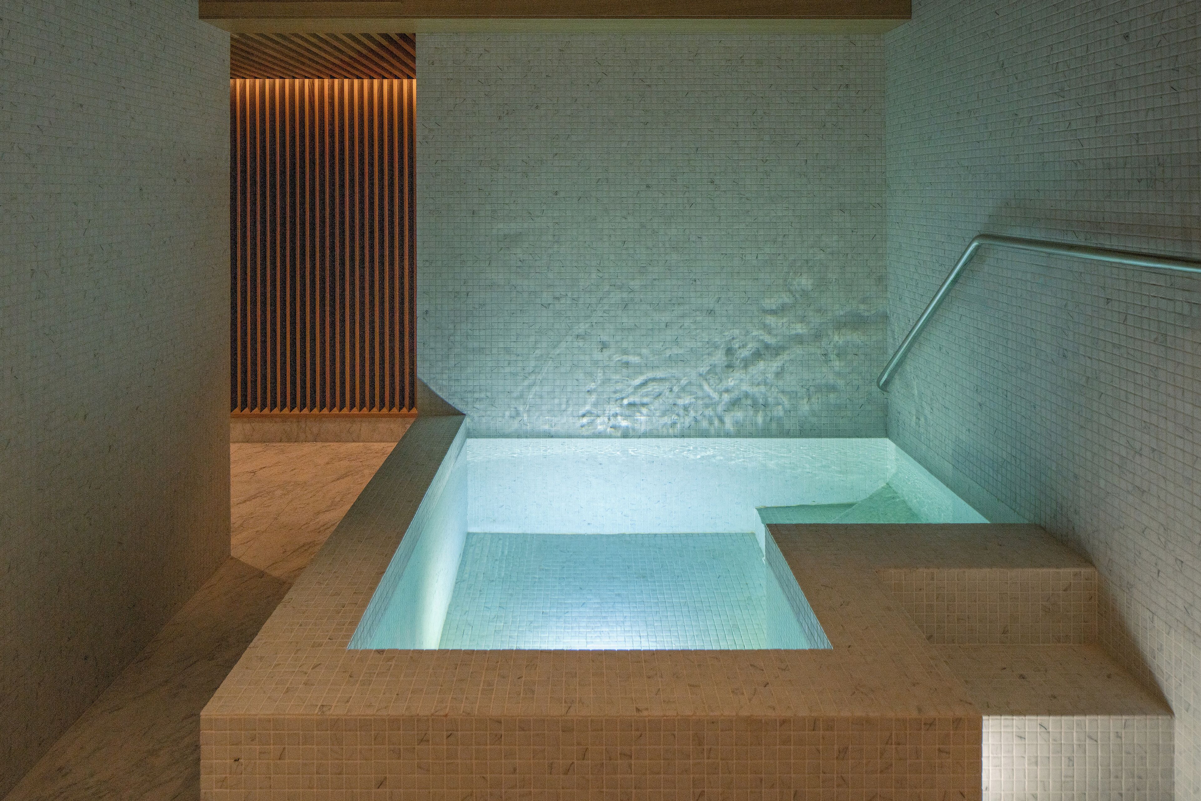 Sauna seca, sauna a vapor, fontes termais/minerais