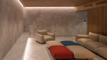 Sauna, steam room, hot springs, 2 treatment rooms
