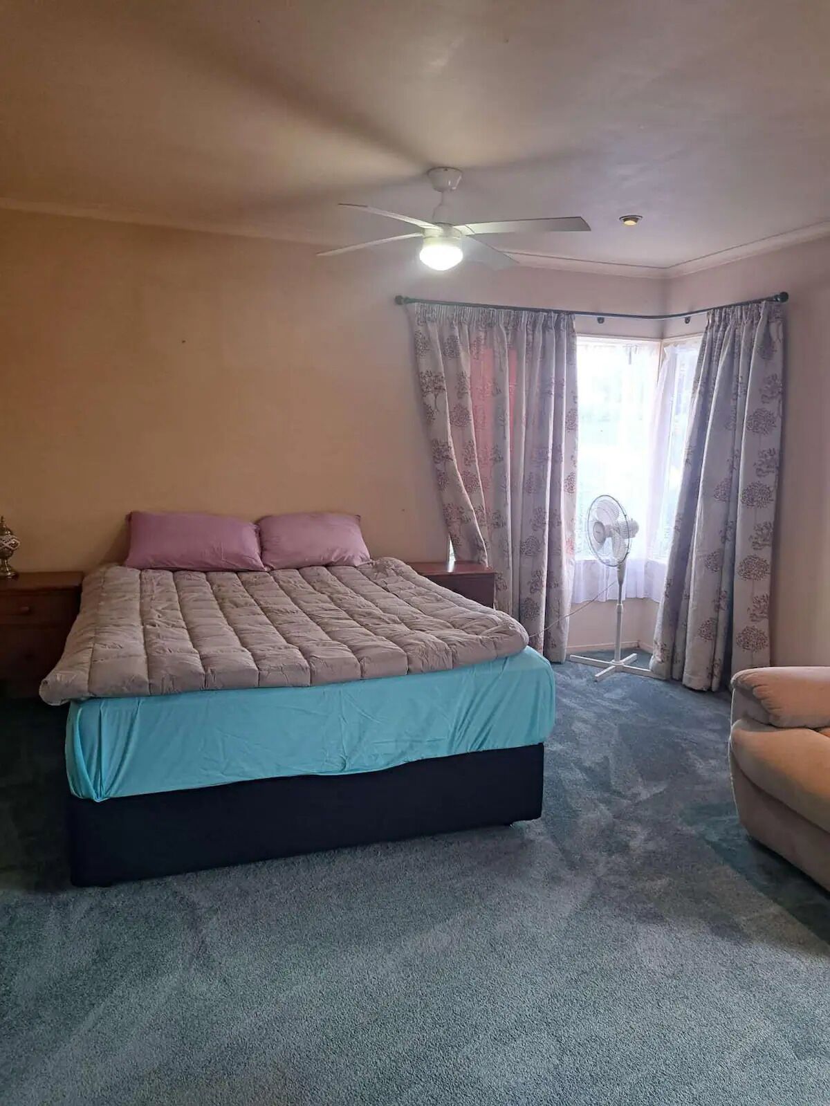 4 habitaciones, tabla de planchar con plancha y wifi gratis 