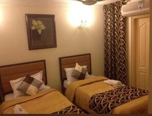 Family Room | Iron/ironing board, free WiFi - Hotel Eurostar International By GRB (New Delhi)