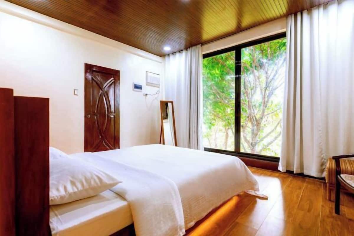 1 bedroom, desk, free WiFi, bed sheets