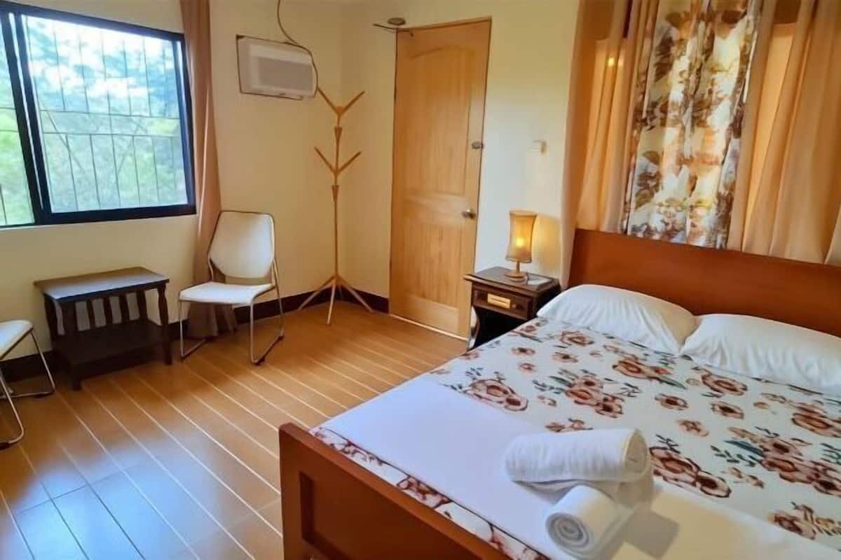 1 bedroom, desk, free WiFi, bed sheets