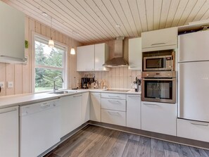 Fridge, microwave, dishwasher, cookware/dishes/utensils