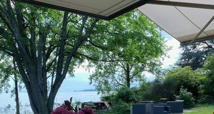 Propriété Moderne Exceptionelle au Bord du Lac, Proche de Toutes Commodités