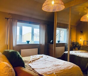 1 dormitori, planxa i posts de planxar, wifi gratuïta i roba de llit 