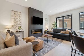 Smart-tv och eldstad