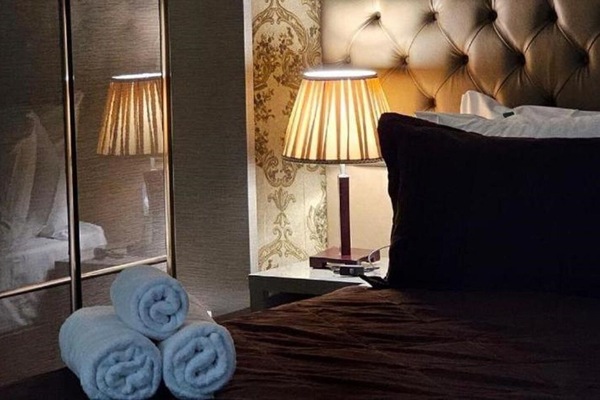 Habitació doble estàndard | Roba de llit d'alta qualitat, minibar i decoració individual