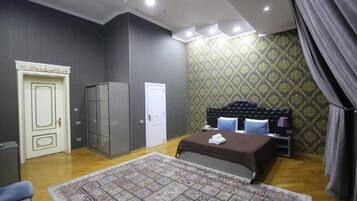 Habitació Deluxe, vistes a la ciutat | Roba de llit d'alta qualitat, minibar i decoració individual