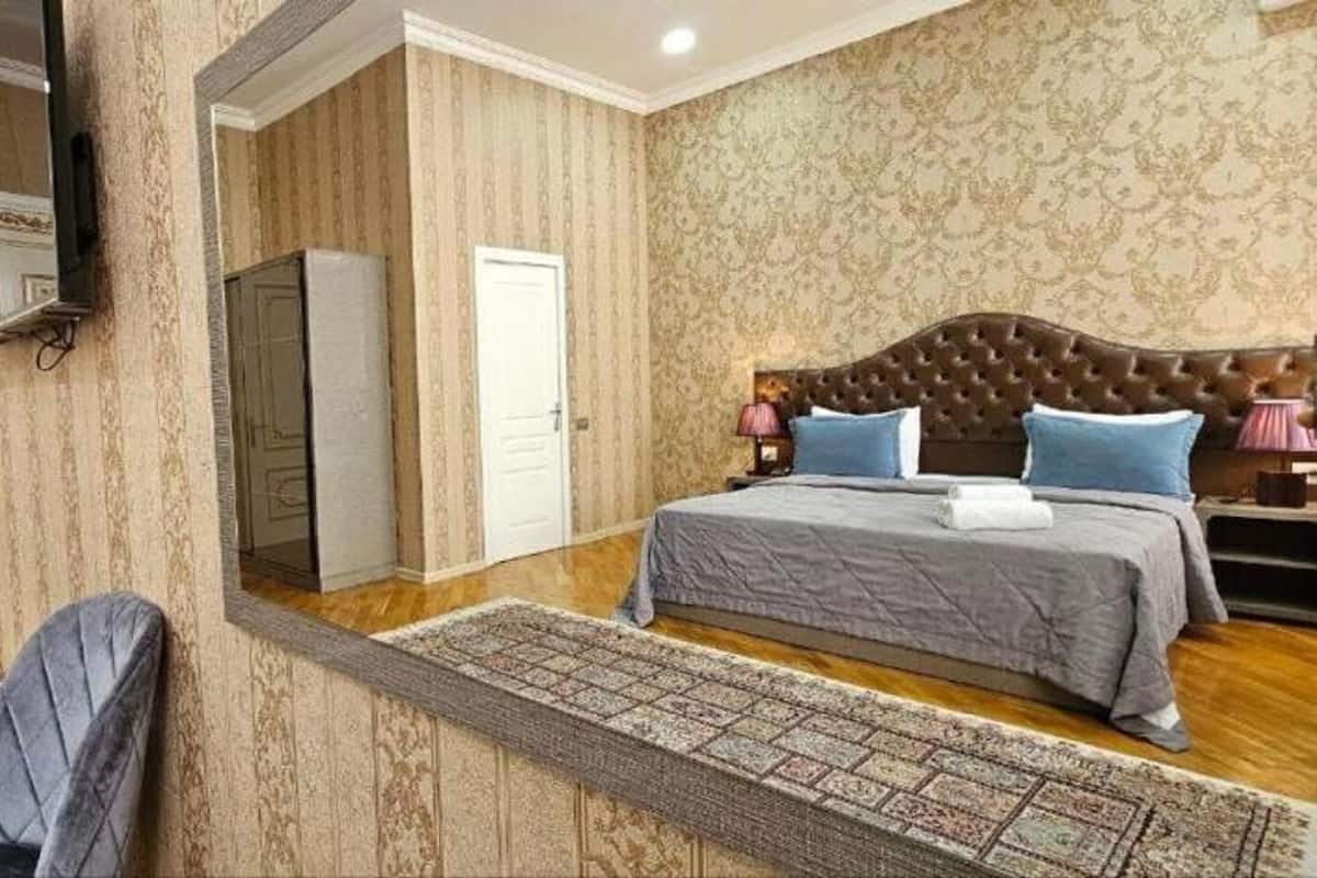 Habitación Deluxe, vista a la ciudad | Ropa de cama de alta calidad, minibar y decoración personalizada