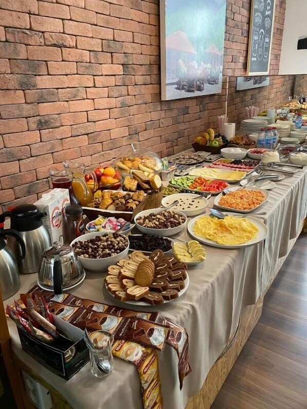 Desayuno de cocina local incluido todos los días