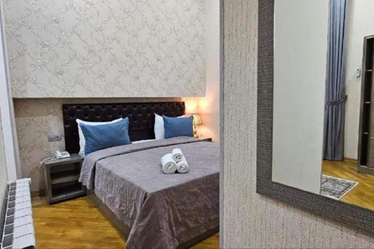 Habitación estándar con 2 camas individuales | Ropa de cama de alta calidad, minibar y decoración personalizada