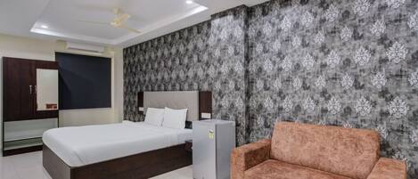 Deluxe Suite, City View | 1 bedroom, soundproofing, free WiFi