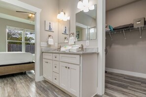 3 habitaciones, tabla de planchar con plancha y wifi gratis 