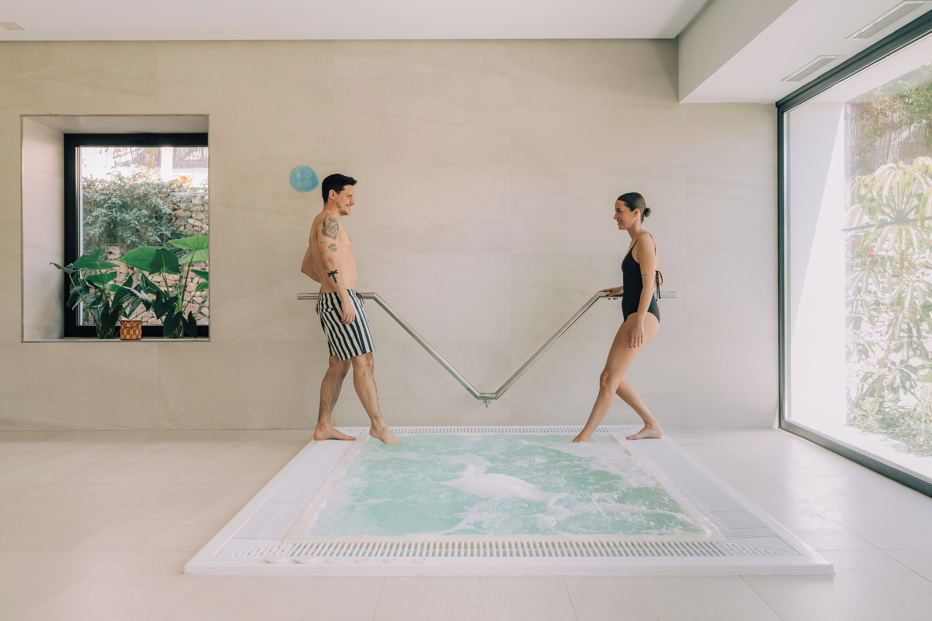 1 treatment room, massages