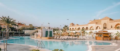 3 outdoor pools, pool umbrellas, sun loungers