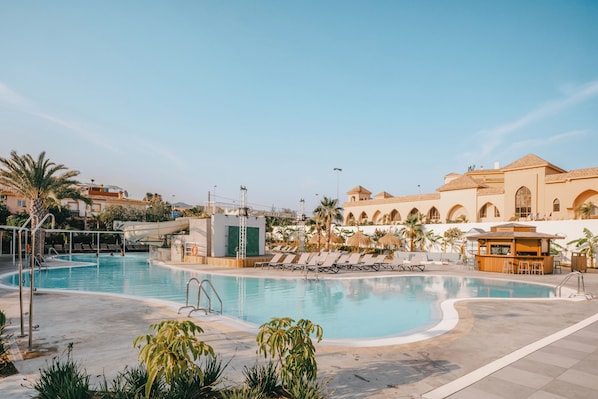 3 outdoor pools, pool umbrellas, pool loungers