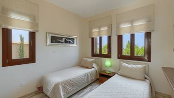 2 bedrooms, iron/ironing board, travel cot, free WiFi