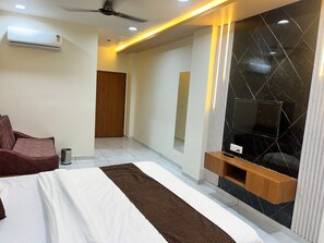 Deluxe Room, 1 Double Bed, Non Smoking, City View | Egyptian cotton sheets, premium bedding, down duvets - Hotel Best Elegence (Gandhinagar)