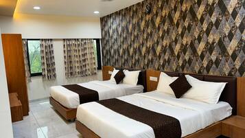 Luxury Room, City View | Egyptian cotton sheets, premium bedding, down comforters