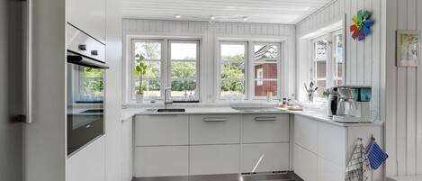 Kühlschrank, Mikrowelle, Ofen, Geschirrspüler