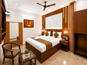Iron/ironing board, WiFi, bed sheets - Atlas Inn Near IGI Airport (New delhi)