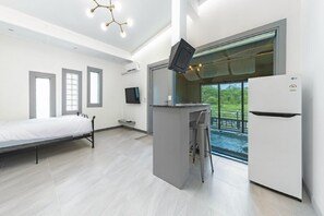 Basic Room, 1 Bedroom (La Beaute) | 1 bedroom, free WiFi