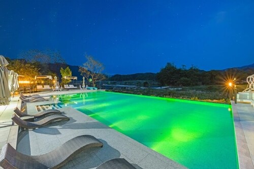 Hongcheon Rivervalley Poolvilla Spa Pens