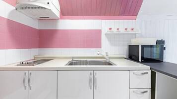 Basic Room, 2 Bedrooms (Tajia) | 1 bedroom, free WiFi