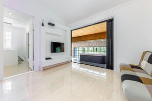 Basic Room, 2 Bedrooms (Crystal) | 1 bedroom, free WiFi - Hongcheon Rivervalley Poolvilla Spa Pens (Hongcheon)