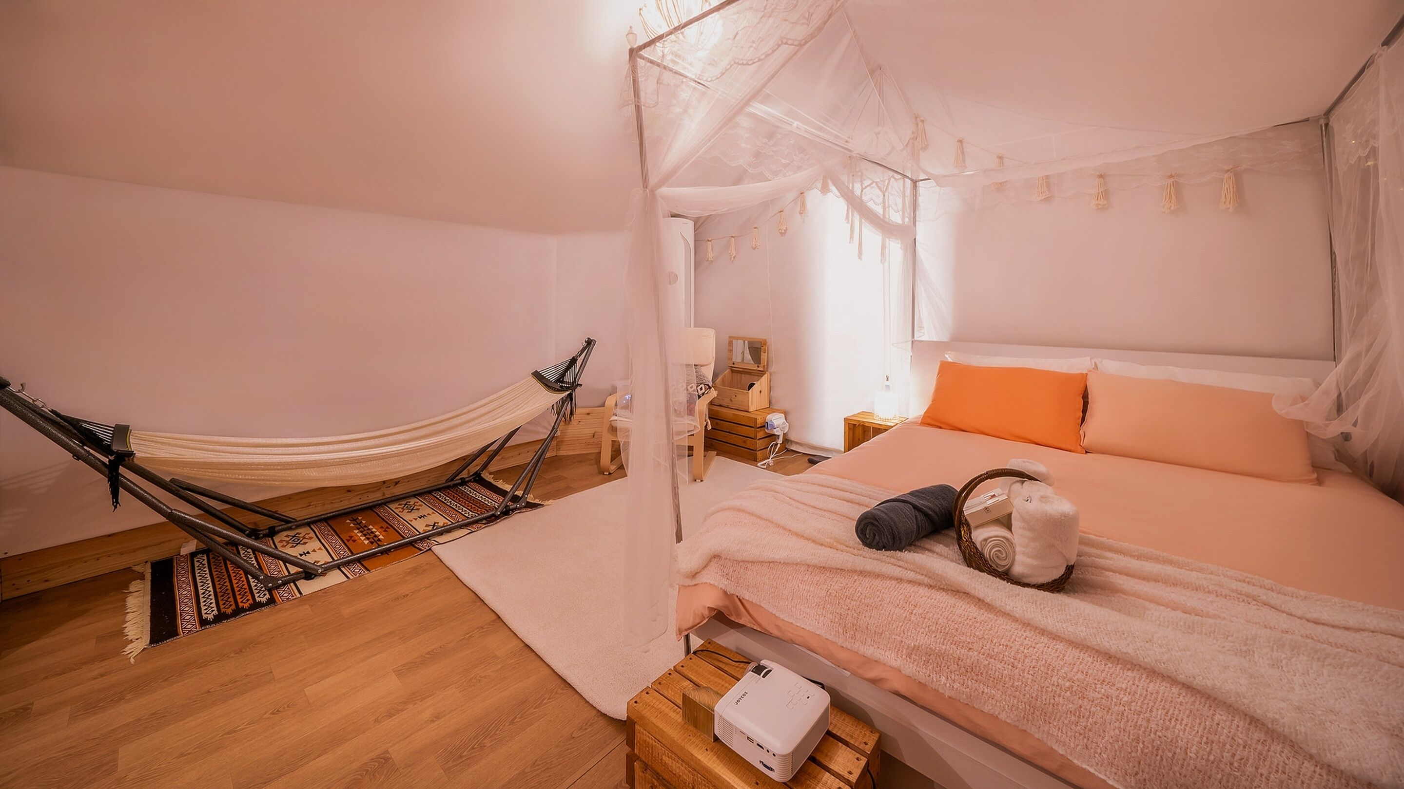 Basic Room, 1 Bedroom (Lovely(Ensuite/Fire Pit/Pet-Friendly)) | Free WiFi