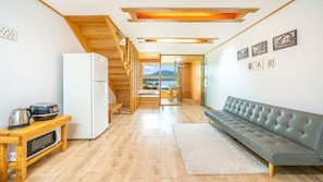 Basic Room, 1 Bedroom (meleu(spa)) | 1 bedroom, free WiFi - Ganghwa Abientot Spa Pension (Incheon)