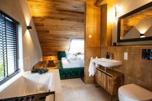 Dusche, Haartrockner, Handtücher, Toilettenpapier