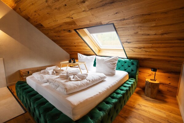 2 bedrooms, desk, iron/ironing board, travel cot