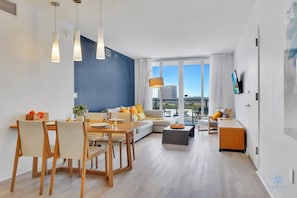 TV, offices - Spectacular View - Apt w/Balcony (Hallandale Beach)