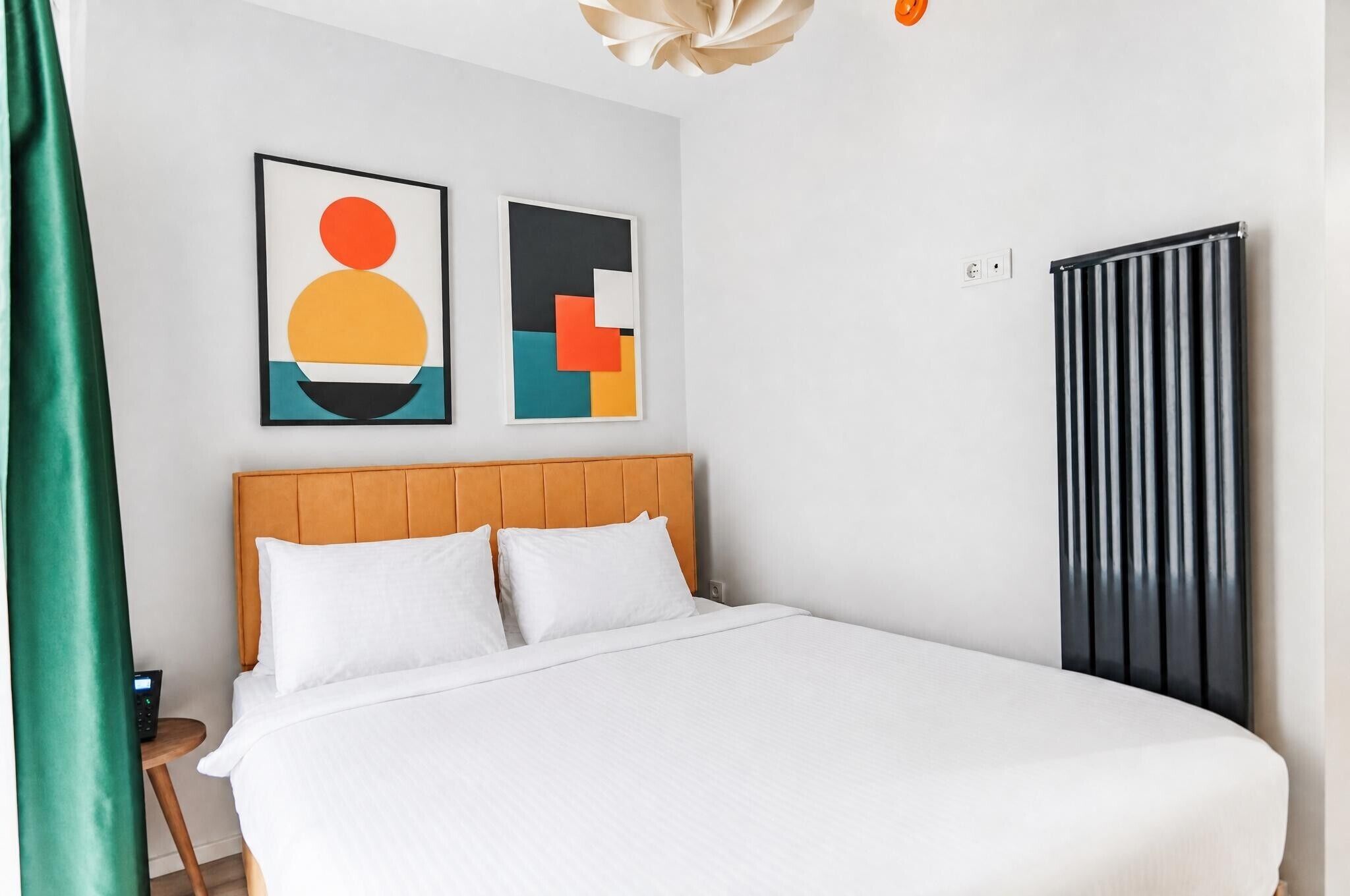1 bedroom, Egyptian cotton sheets, premium bedding, memory-foam beds