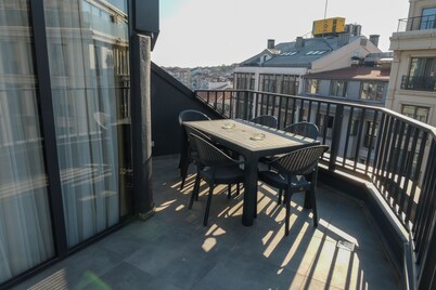 Bird Nest Suite