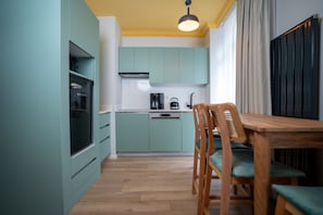 Luxury Duplex | Private kitchen | Mini-fridge, microwave, stovetop, dishwasher - Bird Nest Suite (Istanbul)