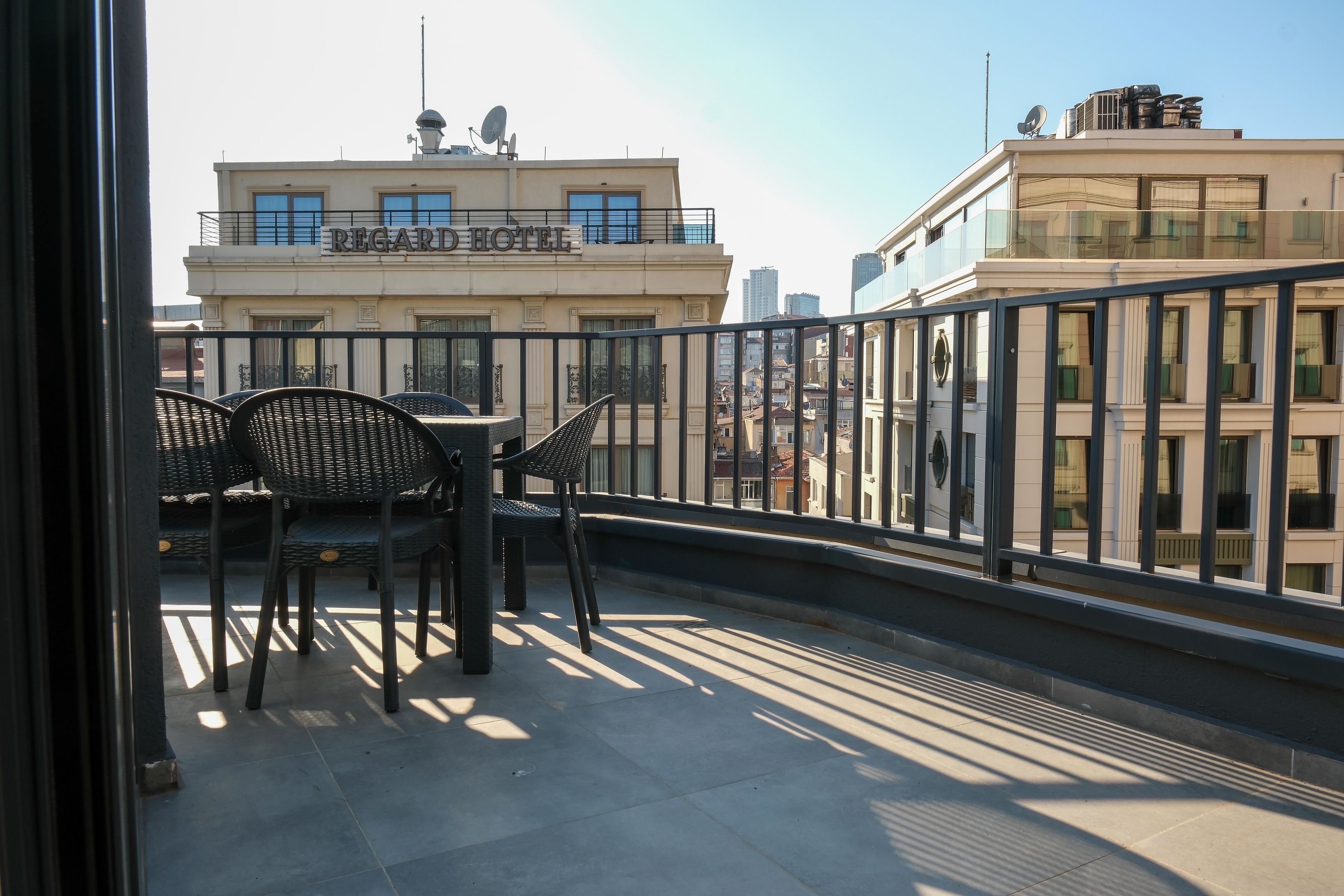 Luxury Duplex | Outdoor dining