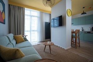 奢華套房 | 客廳 | 55 吋智能電視連數碼電視頻道、Netflix、串流服務