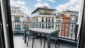 Luxury Duplex | Outdoor dining - Bird Nest Suite (Istanbul)