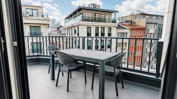 Luxury Duplex | Tempat makan luar
