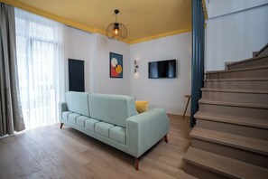 1 bedroom, Egyptian cotton sheets, premium bedding, memory-foam beds - Bird Nest Suite (Istanbul)