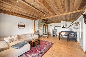TV, fireplace - Gemütliches und Liebevoll Eingerichtetes Ferienhaus Ganz für Sie Alleine (Ibach)