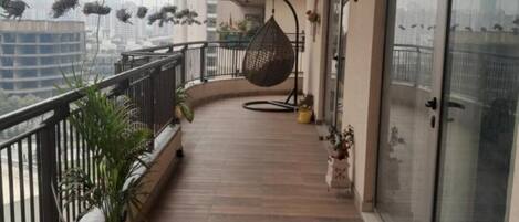 المنطقة المحيطة بالمنشأة