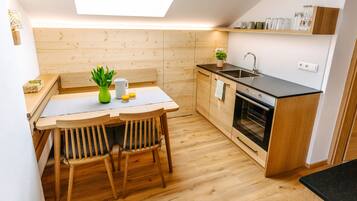 Kühlschrank, Ofen, Herdplatte, Geschirrspüler