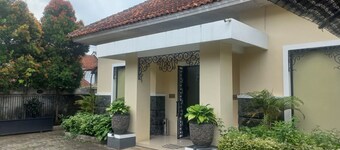 普禾克托奧Capital O 93872 Natura Guest House Syariah酒店