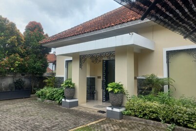 Capital O 93872 Natura Guest House Syariah Near alun alun kota purwokerto