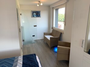 1 quarto, ferros/tábuas de passar roupa, acesso à internet